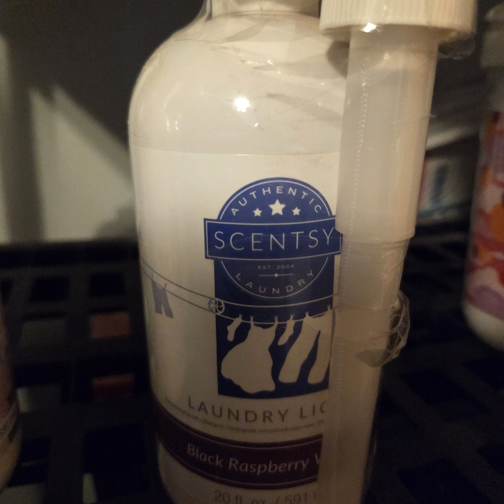 Scentsy Black Raspberry Vanilla Laundry Liquid - Blue & White Label